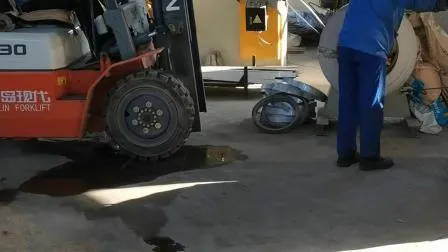 Быстросъемный ручной инструмент с горизонтальной ручкой и вертикальным двухтактным замком.